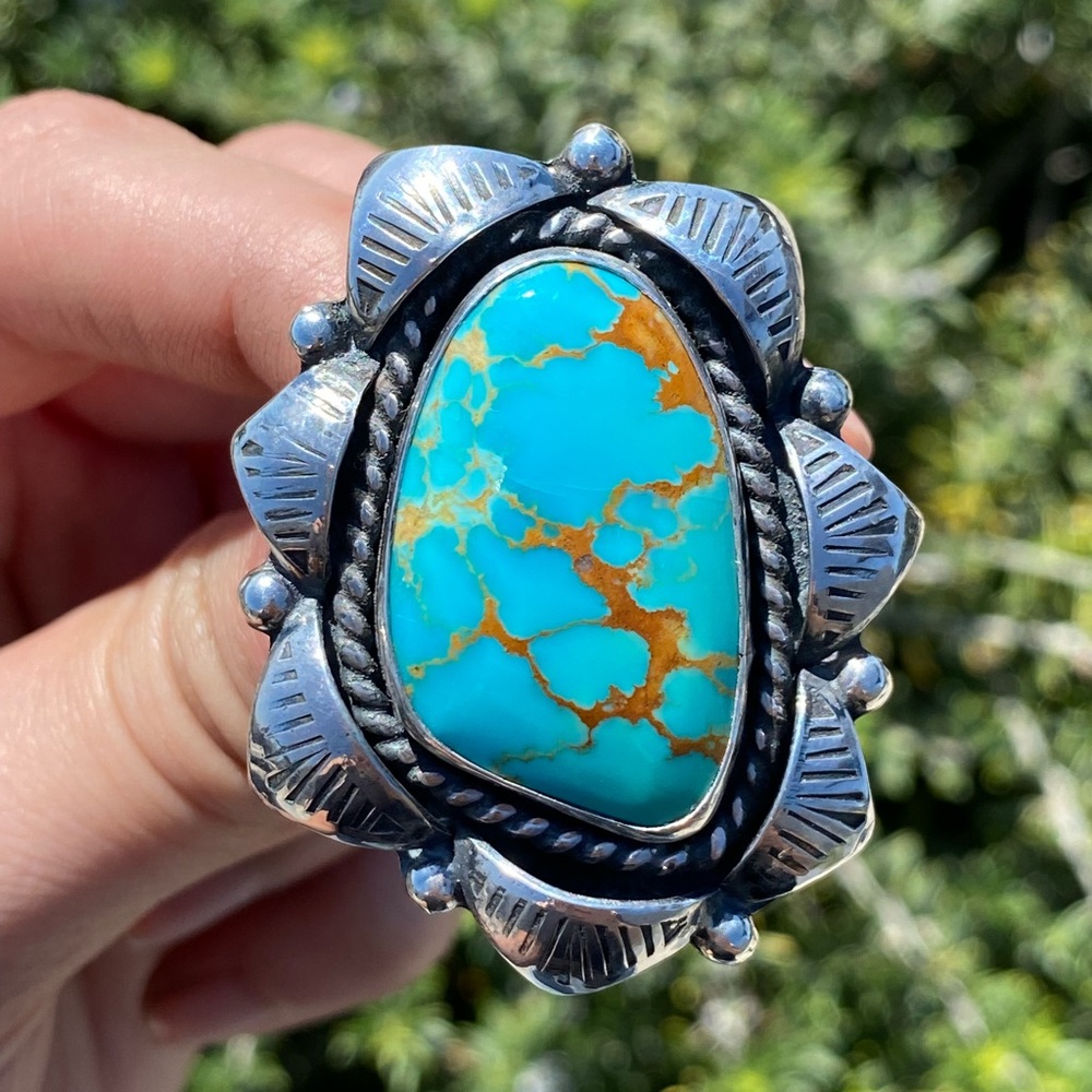 Kingman turquoise and sterling silver statement ring - size 8